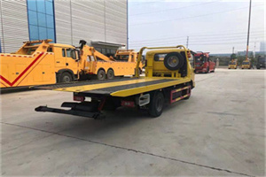 唐河非事故拖车