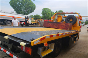 唐河附近拖车电话号码服务